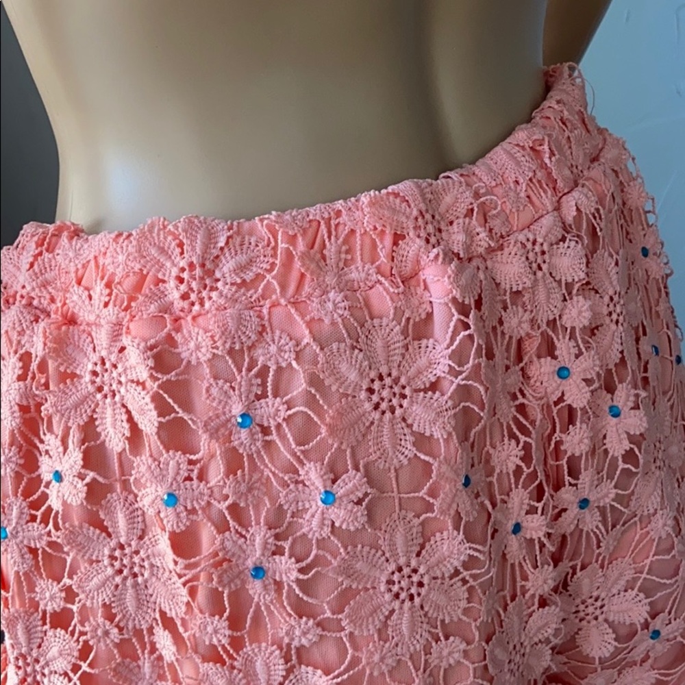 Woman’s shorts - Picture 6 of 6